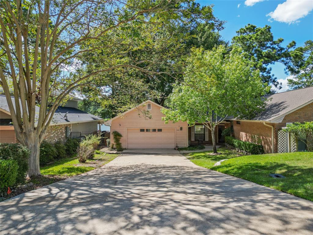 1925 E Lake Drive, Huntsville, Texas image 6