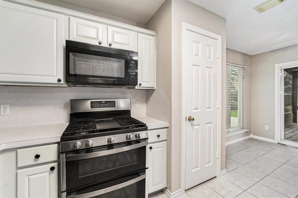 3711 Lake Breeze Lane, Crosby, Texas image 12