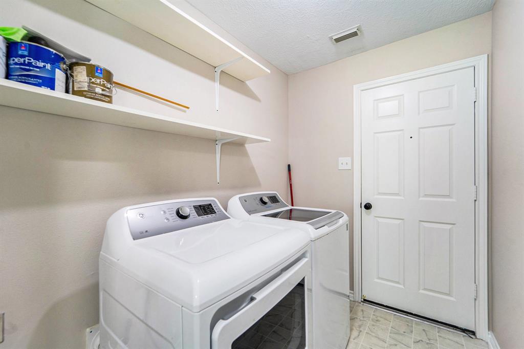 3711 Lake Breeze Lane, Crosby, Texas image 19