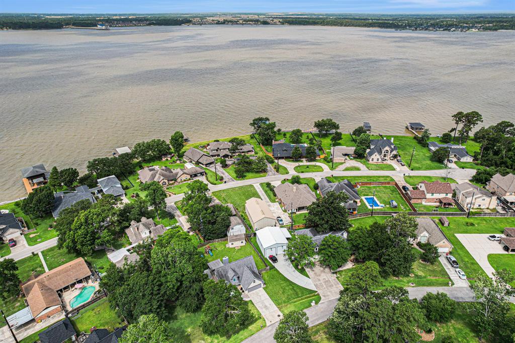 3711 Lake Breeze Lane, Crosby, Texas image 29