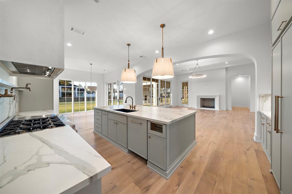 38 Country Classic Circle, Tomball, Texas image 13