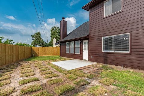 A home in Bacliff