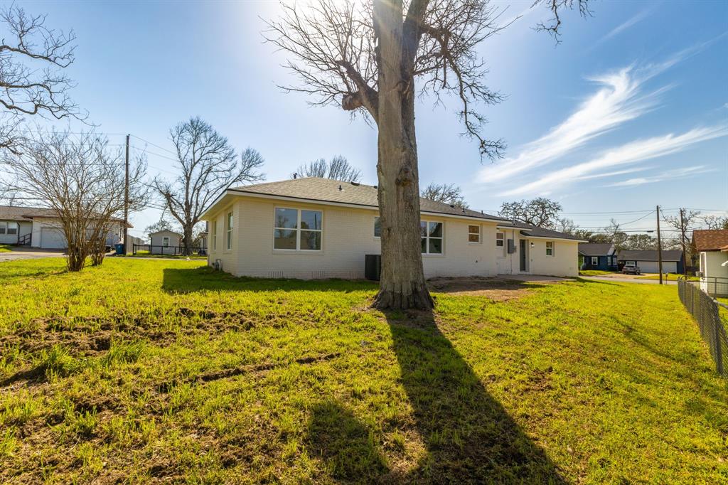 712 E Kuehn Street, Bellville, Texas image 25