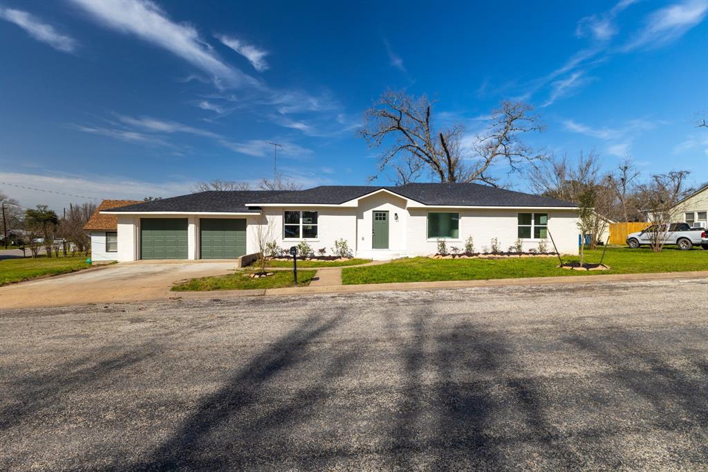 712 E Kuehn Street, Bellville, Texas image 1