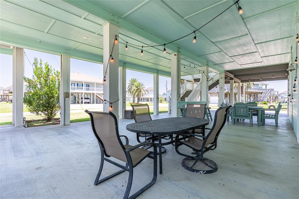 2585 Tide Drive, Crystal Beach, Texas image 11