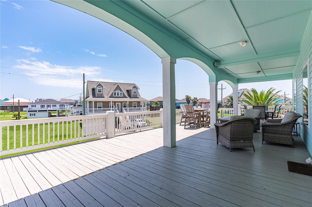 2585 Tide Drive, Crystal Beach, Texas image 9