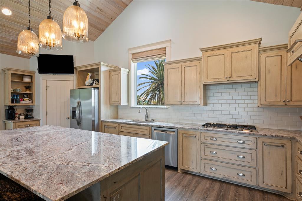 2585 Tide Drive, Crystal Beach, Texas image 17