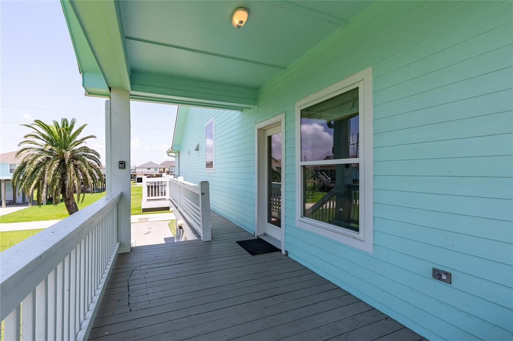 2585 Tide Drive, Crystal Beach, Texas image 12