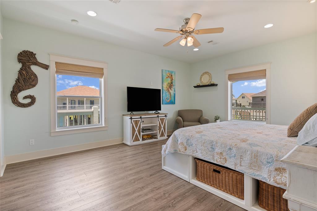 2585 Tide Drive, Crystal Beach, Texas image 6