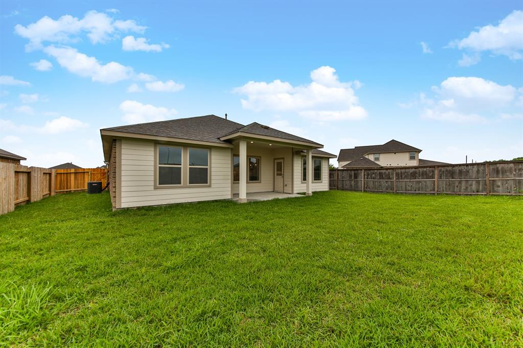 19729 Flag View Drive, Montgomery, Texas image 8