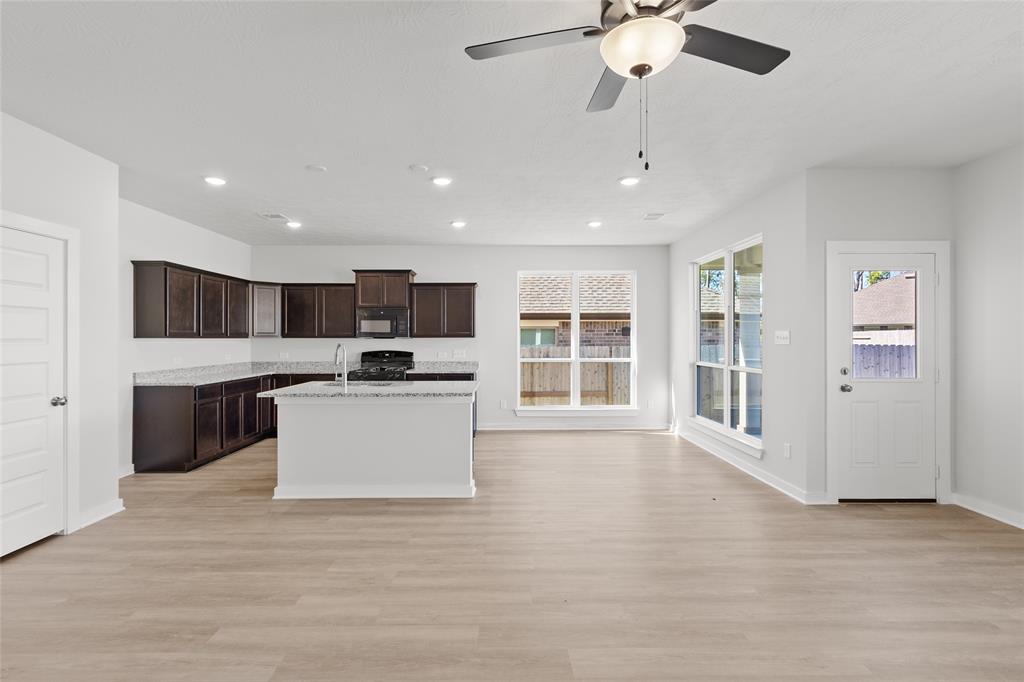 3017 Pampaneria Drive, Conroe, Texas image 5