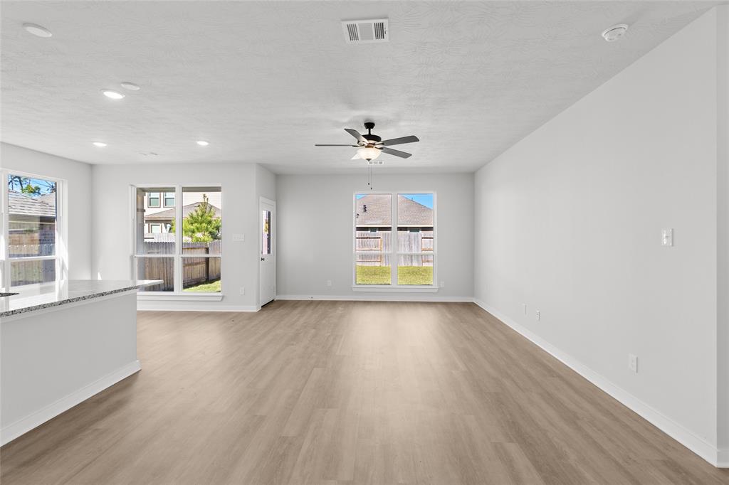 3017 Pampaneria Drive, Conroe, Texas image 3
