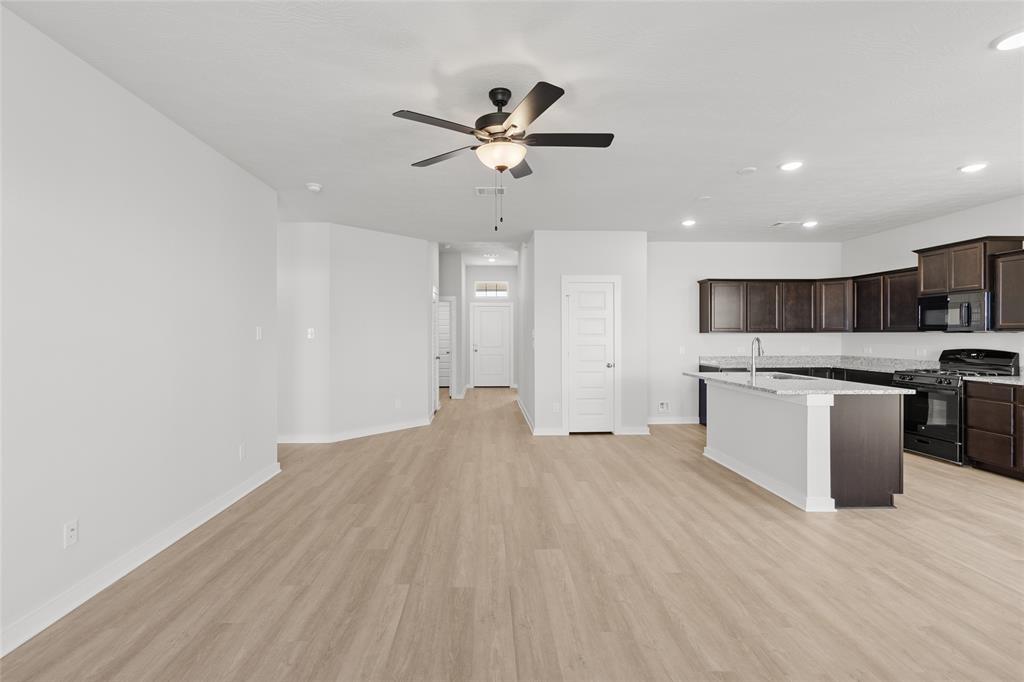3017 Pampaneria Drive, Conroe, Texas image 4