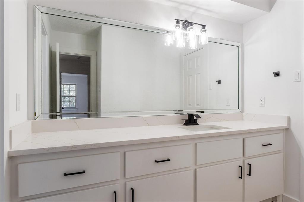 12019 Sleepy Pines Drive, Houston, Texas image 34