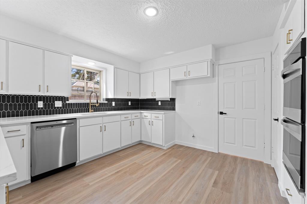 12019 Sleepy Pines Drive, Houston, Texas image 12