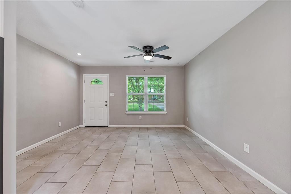 609 Tallow Drive, Conroe, Texas image 8