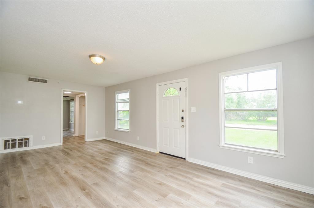 Photo 11 of 31 of 1218 7th Avenue N house