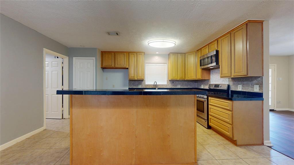 10031 Old Orchard Road, La Porte, Texas image 12