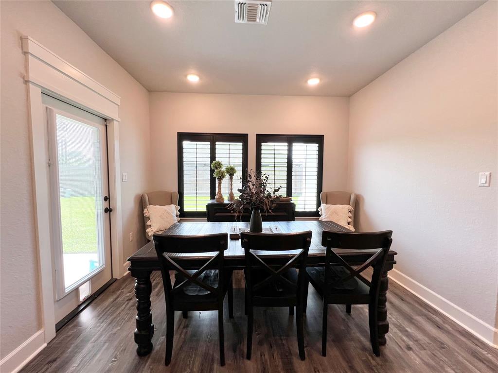 6 Greystone Court, Angleton, Texas image 13