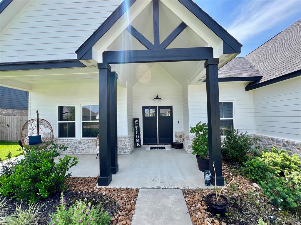 6 Greystone Court, Angleton, Texas image 2