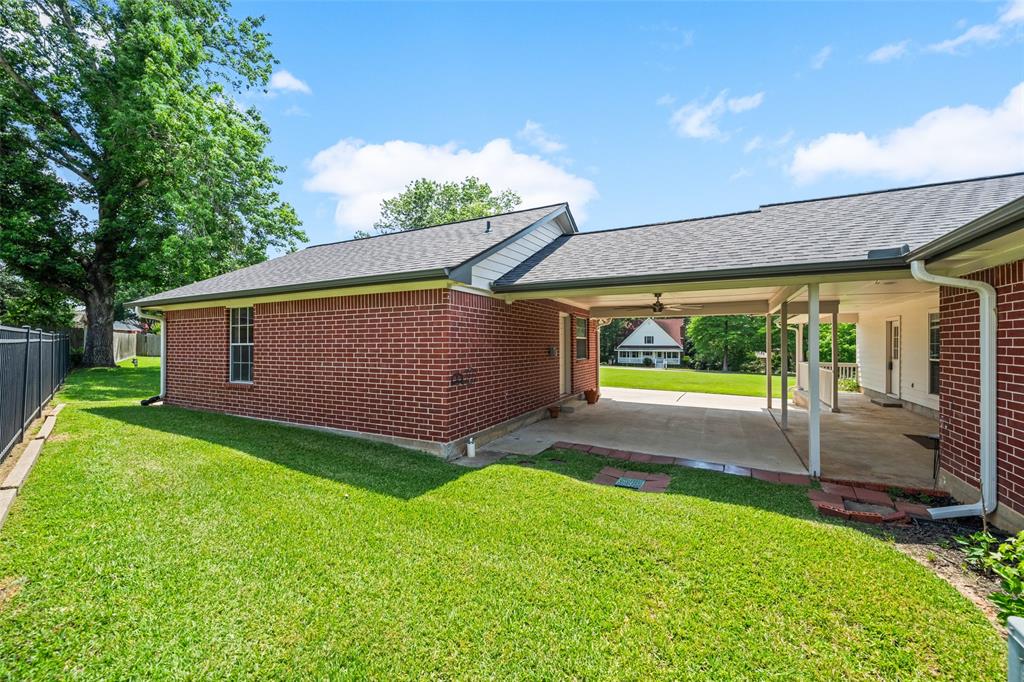 5224 Shorewood Drive, Willis, Texas image 5