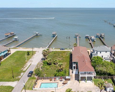 A home in San Leon