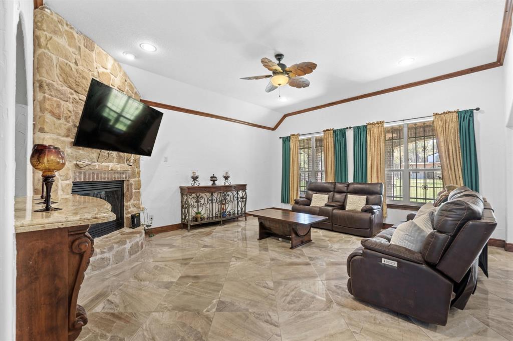 826 Oak Bend Loop, Cleveland, Texas image 7