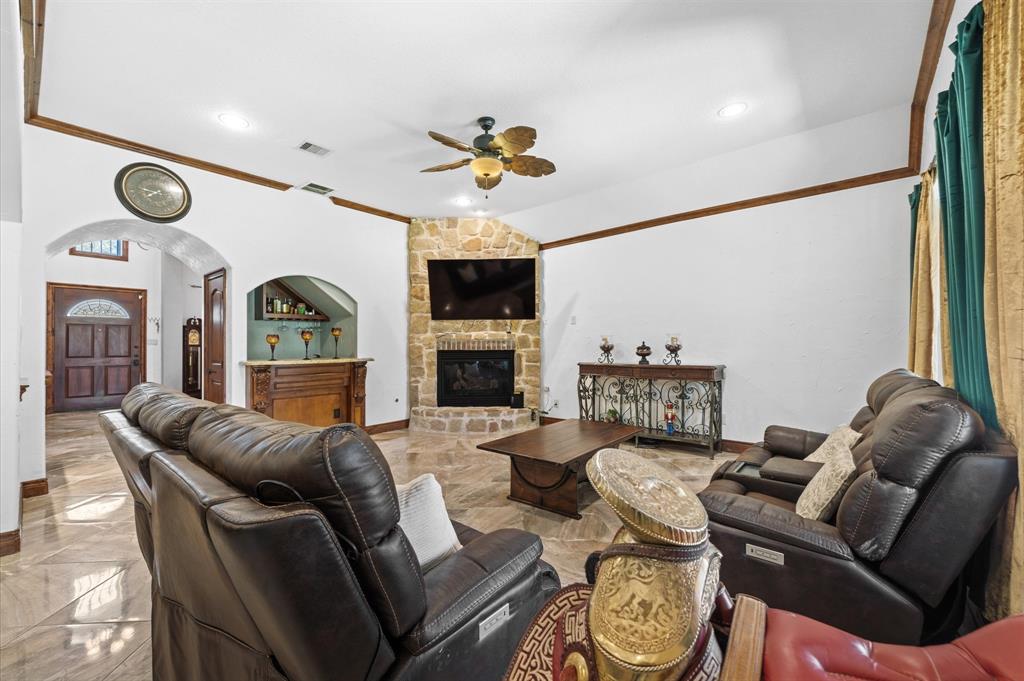 826 Oak Bend Loop, Cleveland, Texas image 6