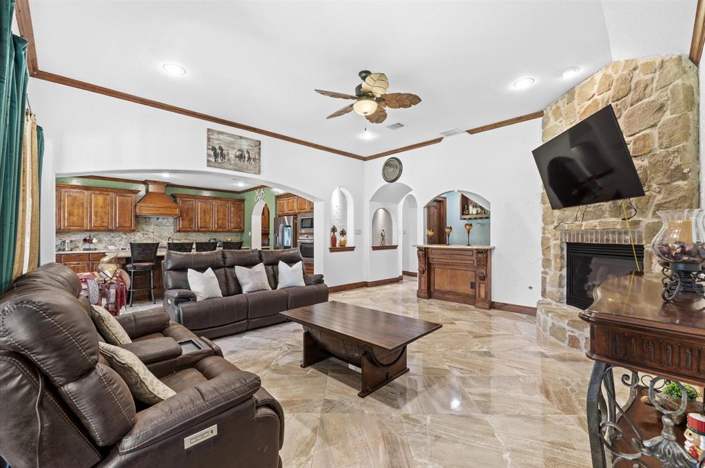 826 Oak Bend Loop, Cleveland, Texas image 8