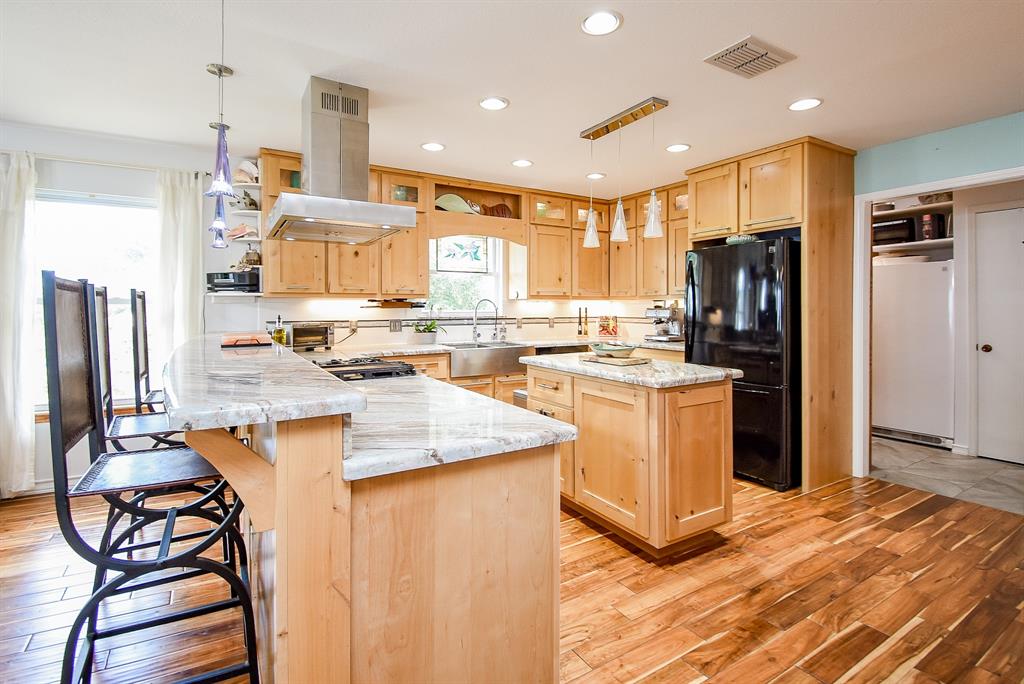 317 E Bayshore Drive, Palacios, Texas image 18