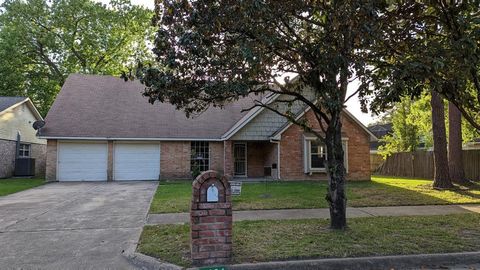 Single Family Residence in Houston TX 7631 White Fir Drive.jpg
