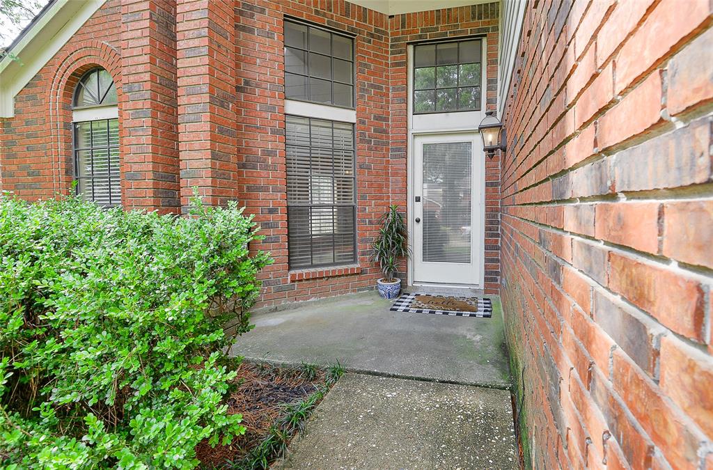3302 Golden Willow Drive, Kingwood, Texas image 3
