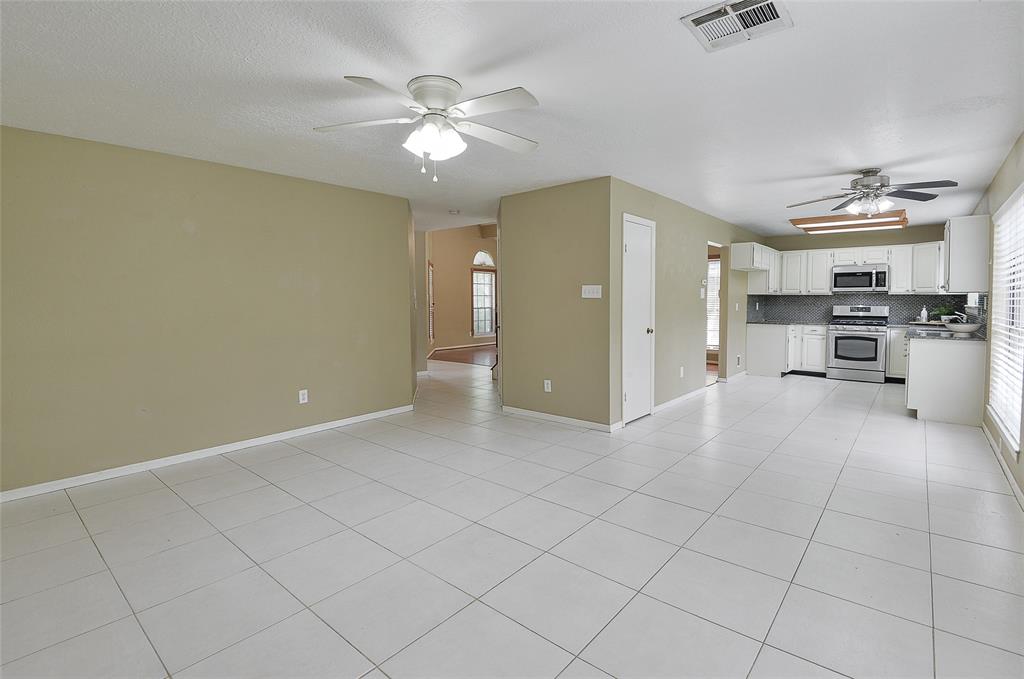3302 Golden Willow Drive, Kingwood, Texas image 16