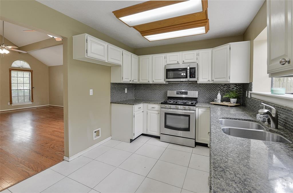 3302 Golden Willow Drive, Kingwood, Texas image 12