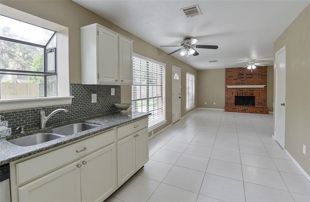 3302 Golden Willow Drive, Kingwood, Texas image 13