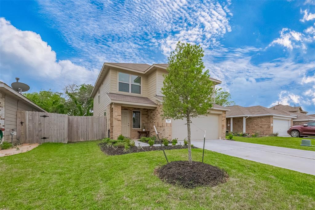 327 Riverwood Village Lane, Sealy, Texas image 1