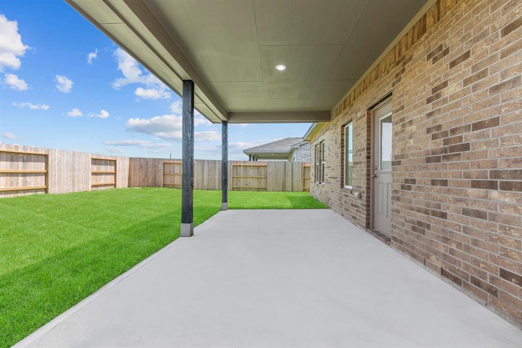 9022 Gull Canyon Drive, Baytown, Texas image 33
