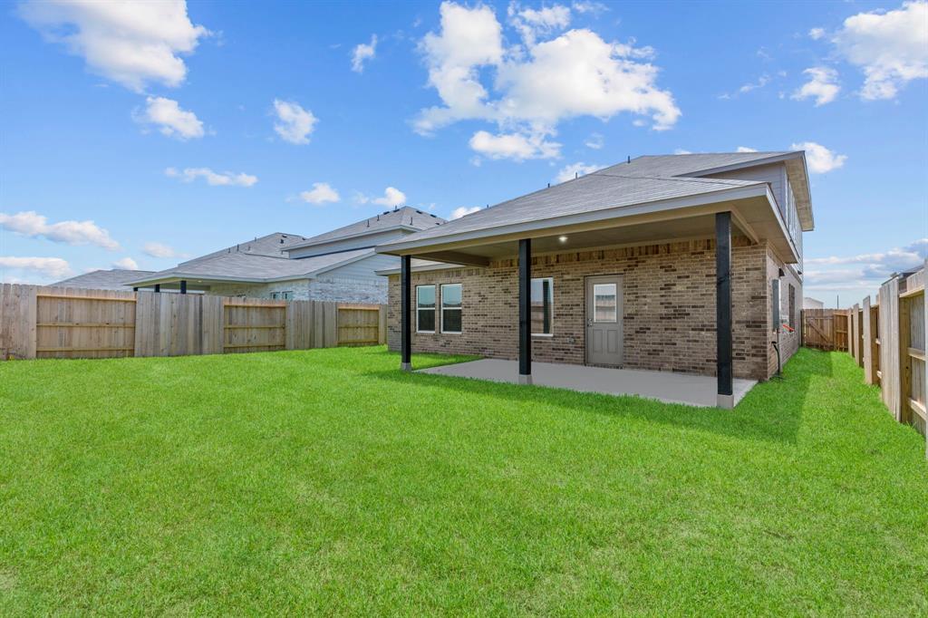 9022 Gull Canyon Drive, Baytown, Texas image 36
