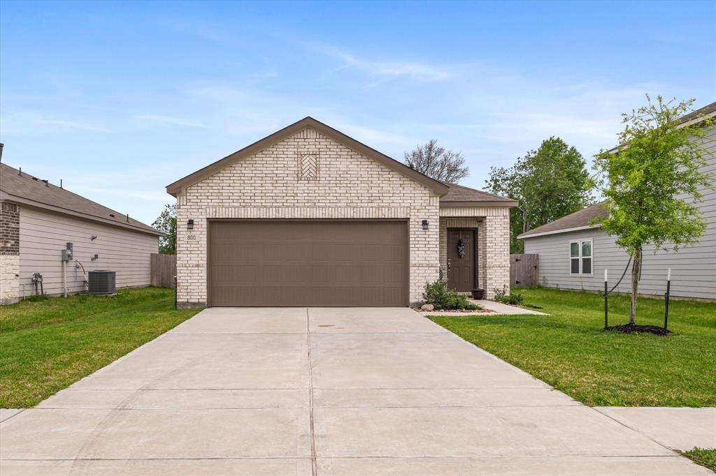 800 Westpointe Drive, Dayton, Texas image 2