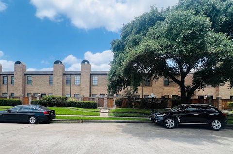 Condominium in Houston TX 9800 Pagewood Lane.jpg