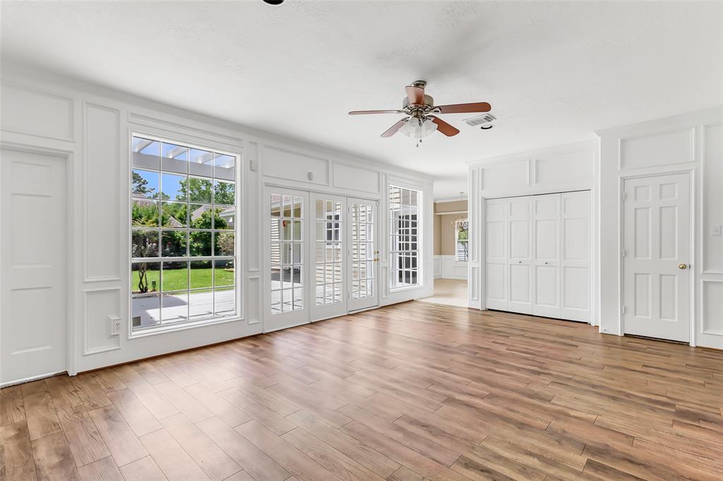 2719 Woodland Ridge Drive, Kingwood, Texas image 13