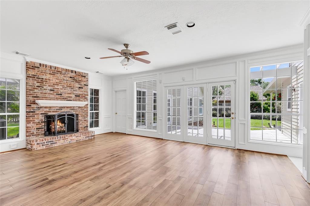 2719 Woodland Ridge Drive, Kingwood, Texas image 11