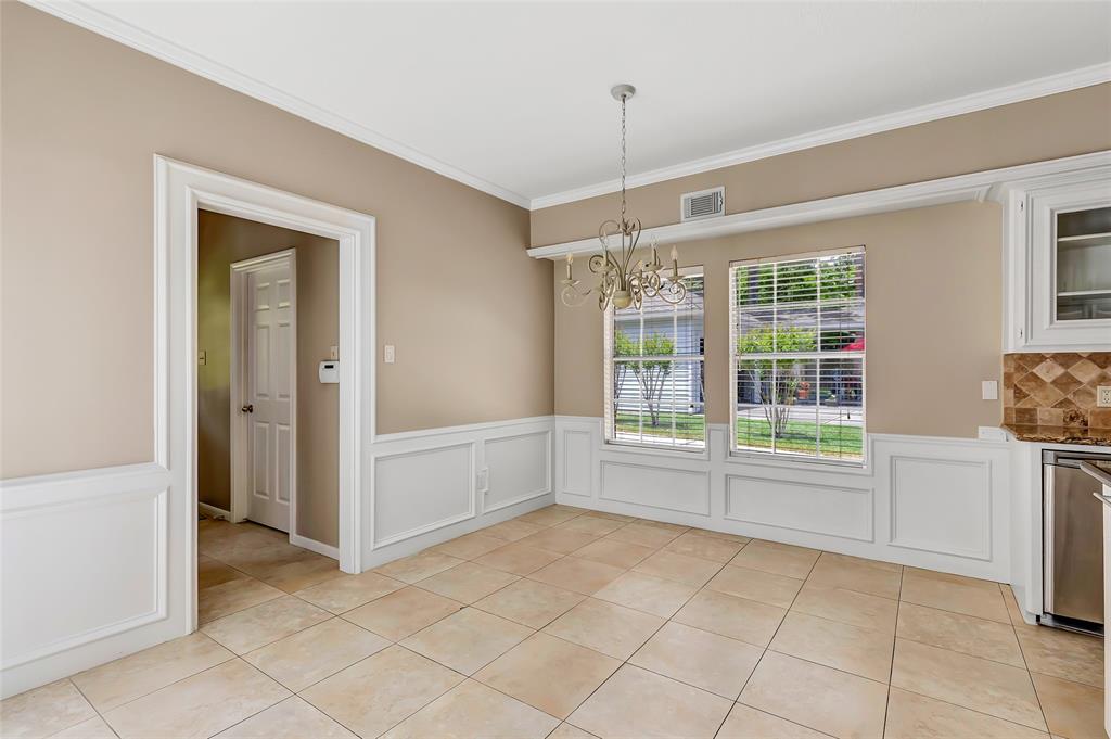 2719 Woodland Ridge Drive, Kingwood, Texas image 16