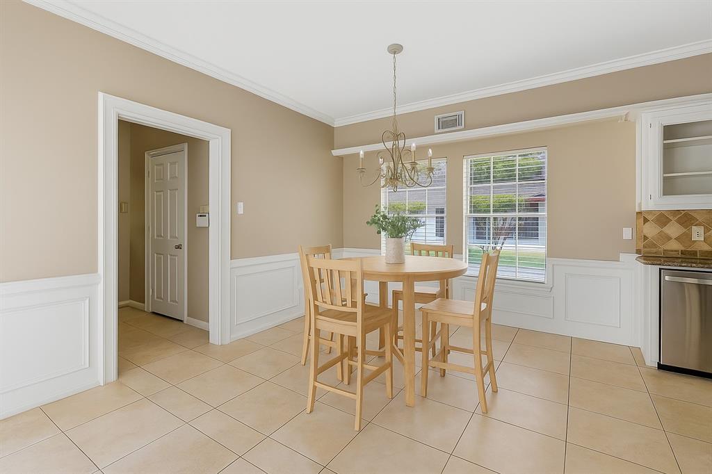 2719 Woodland Ridge Drive, Kingwood, Texas image 17