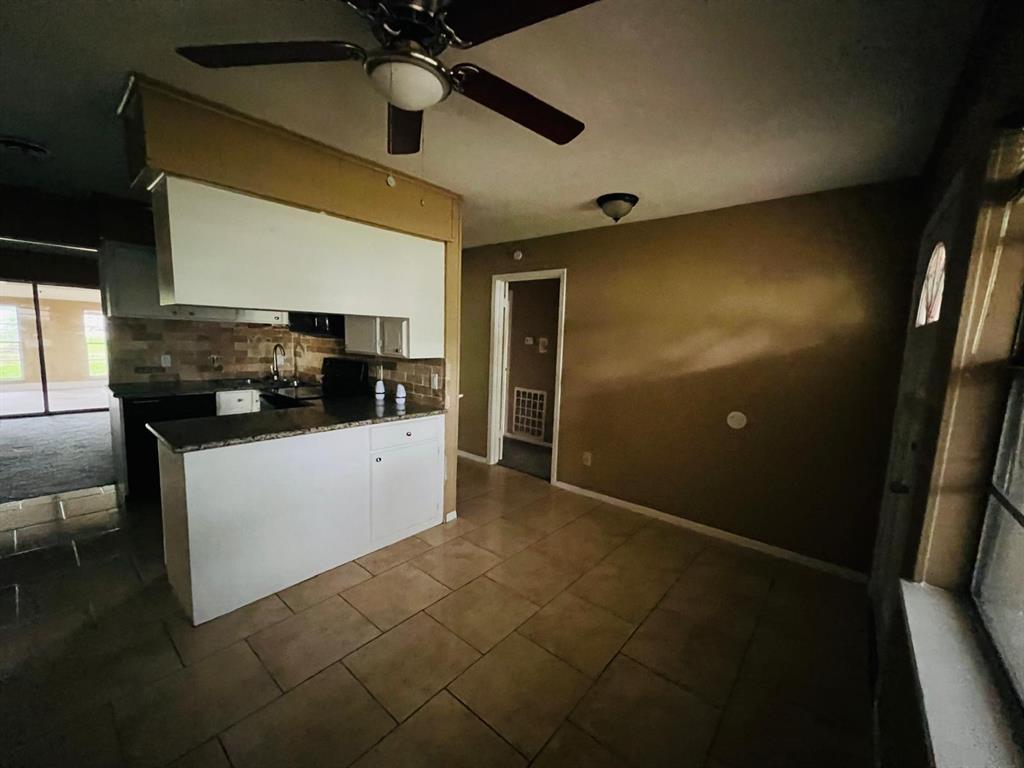 1229 Ramona Street, Angleton, Texas image 3