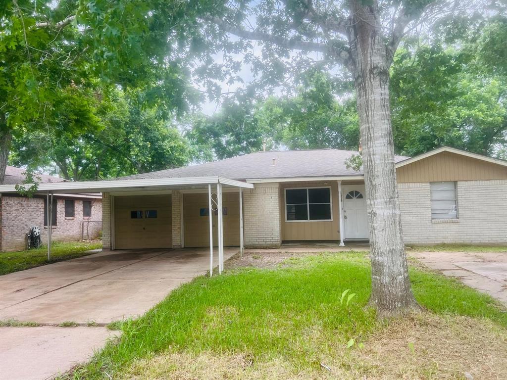 1229 Ramona Street, Angleton, Texas image 1