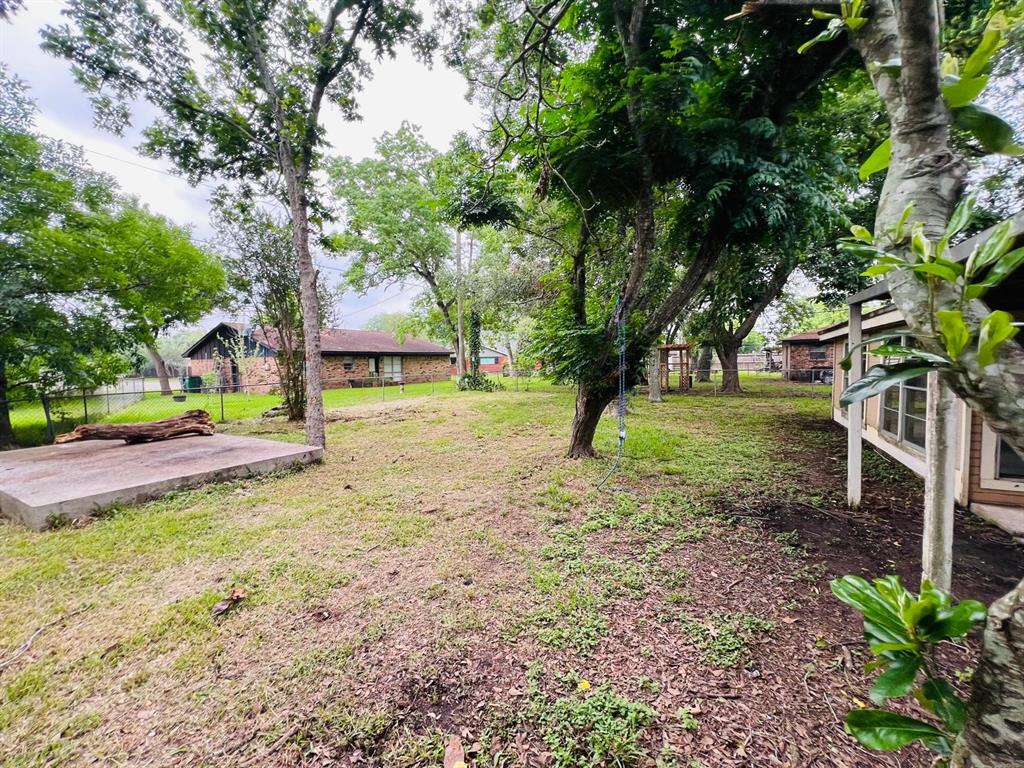 1229 Ramona Street, Angleton, Texas image 2