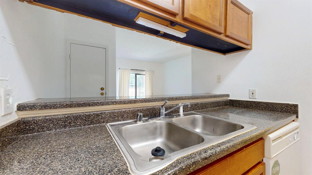 7031 N Holiday Drive, Galveston, Texas image 12