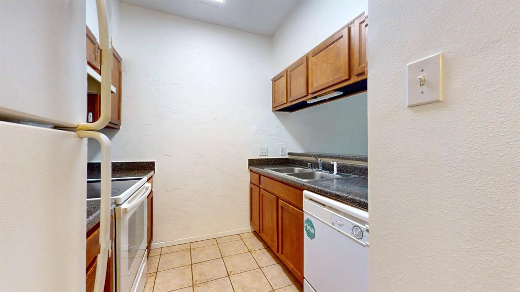 7031 N Holiday Drive, Galveston, Texas image 11