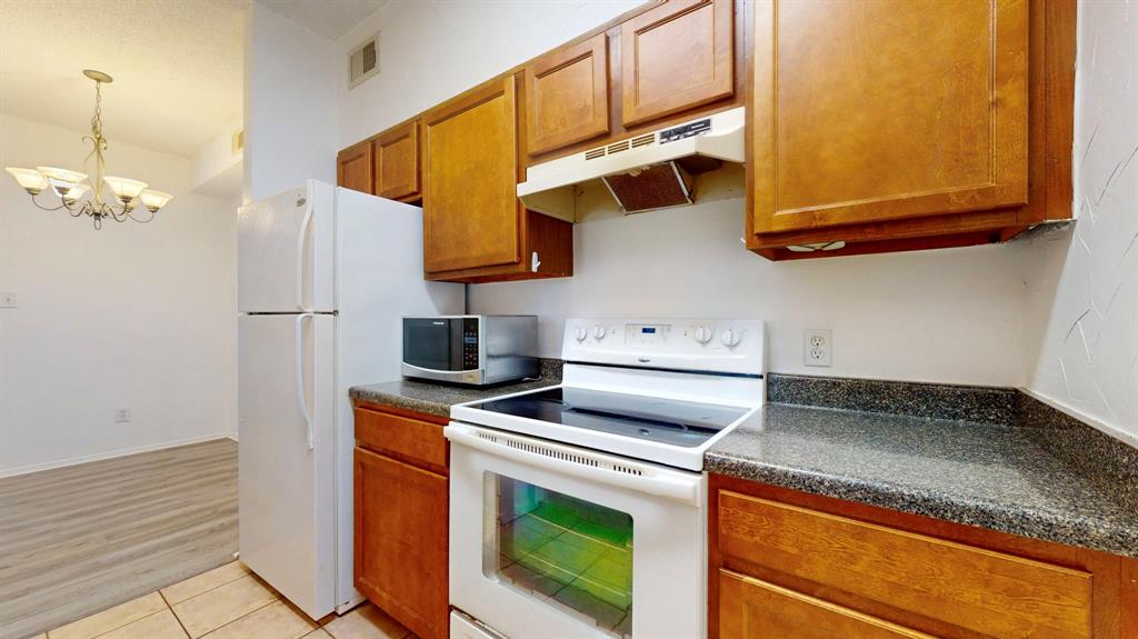 7031 N Holiday Drive, Galveston, Texas image 13